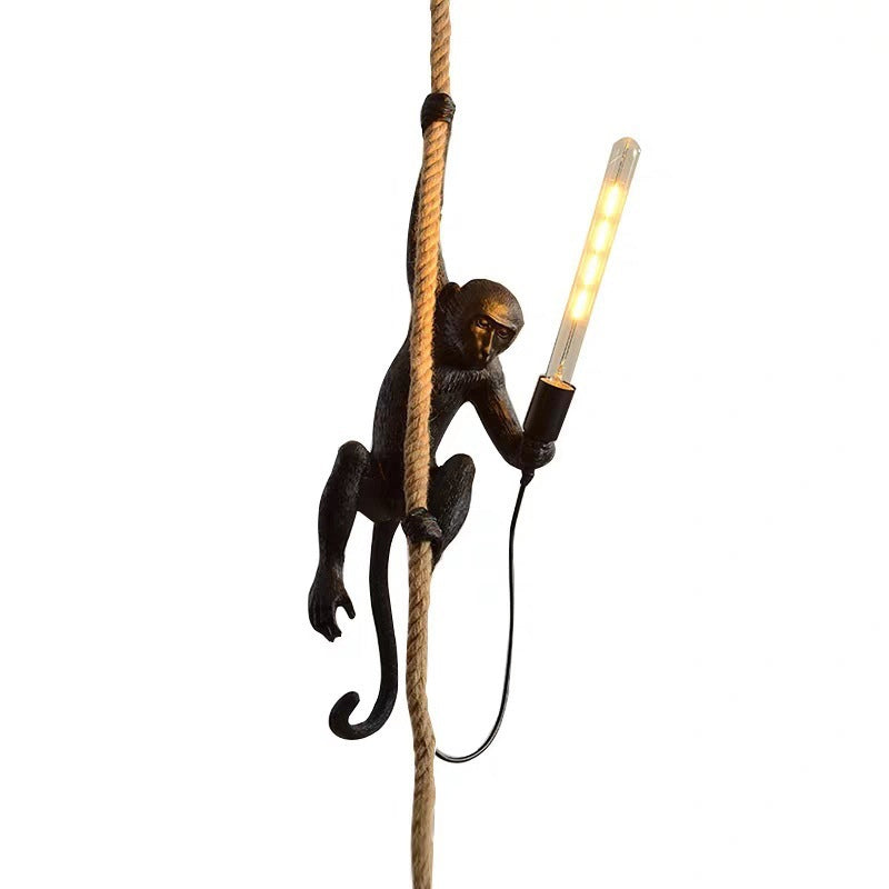 Hengelampe Ape med Tau – Original og Lekende Dekorasjon