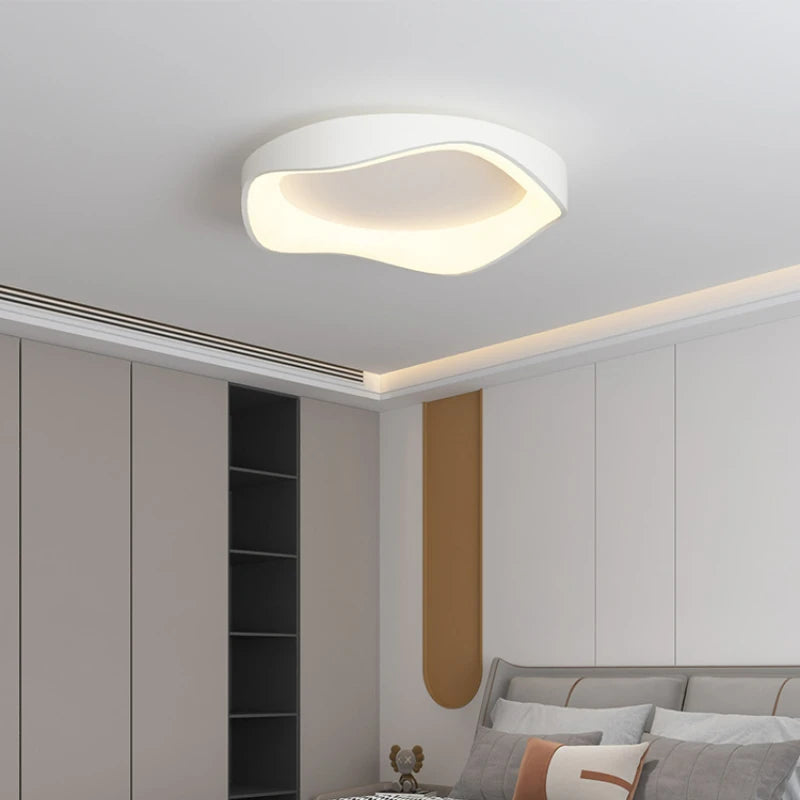 Asymetrické LED stropní svítidlo – Trend a elegance