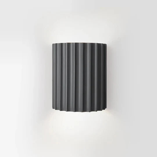 Moderne Vegglampe i Resin – Eleganse og Originalitet