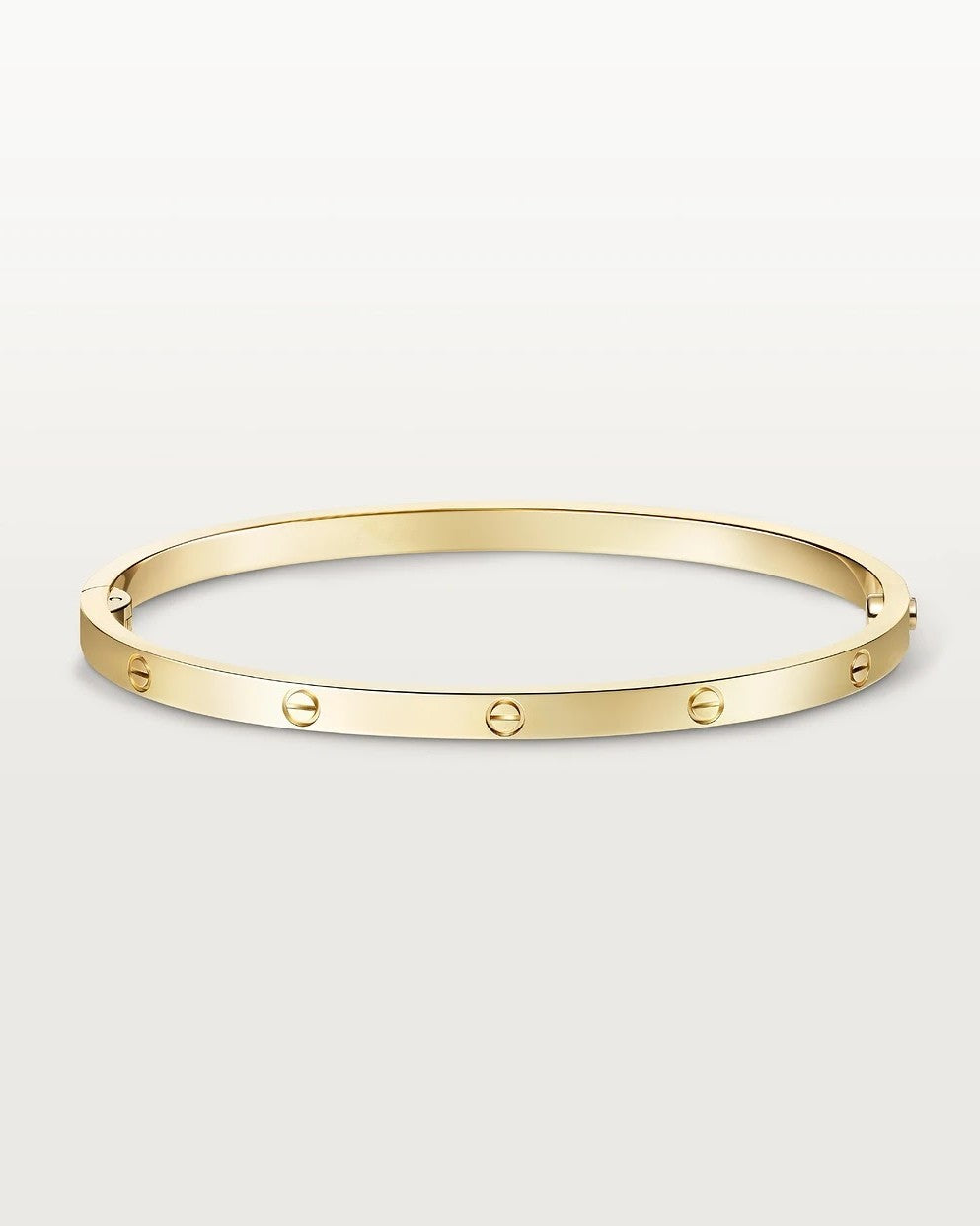 Minimalist Gold Bangle – Discreet and Timeless Elegance