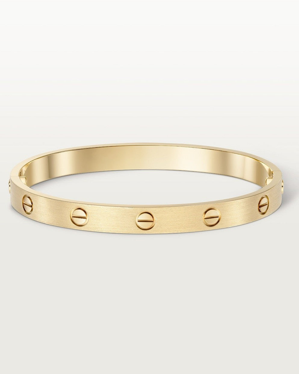 Minimalist Gold Bangle – Discreet and Timeless Elegance