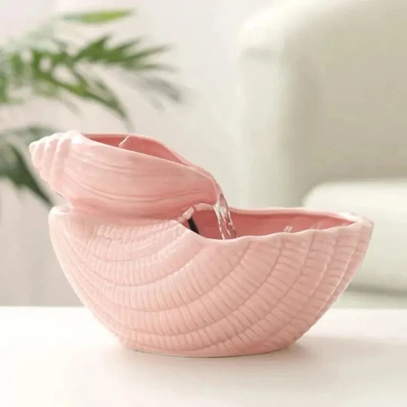 Kattens keramiske vannfontene – eleganse og ren hydrering
