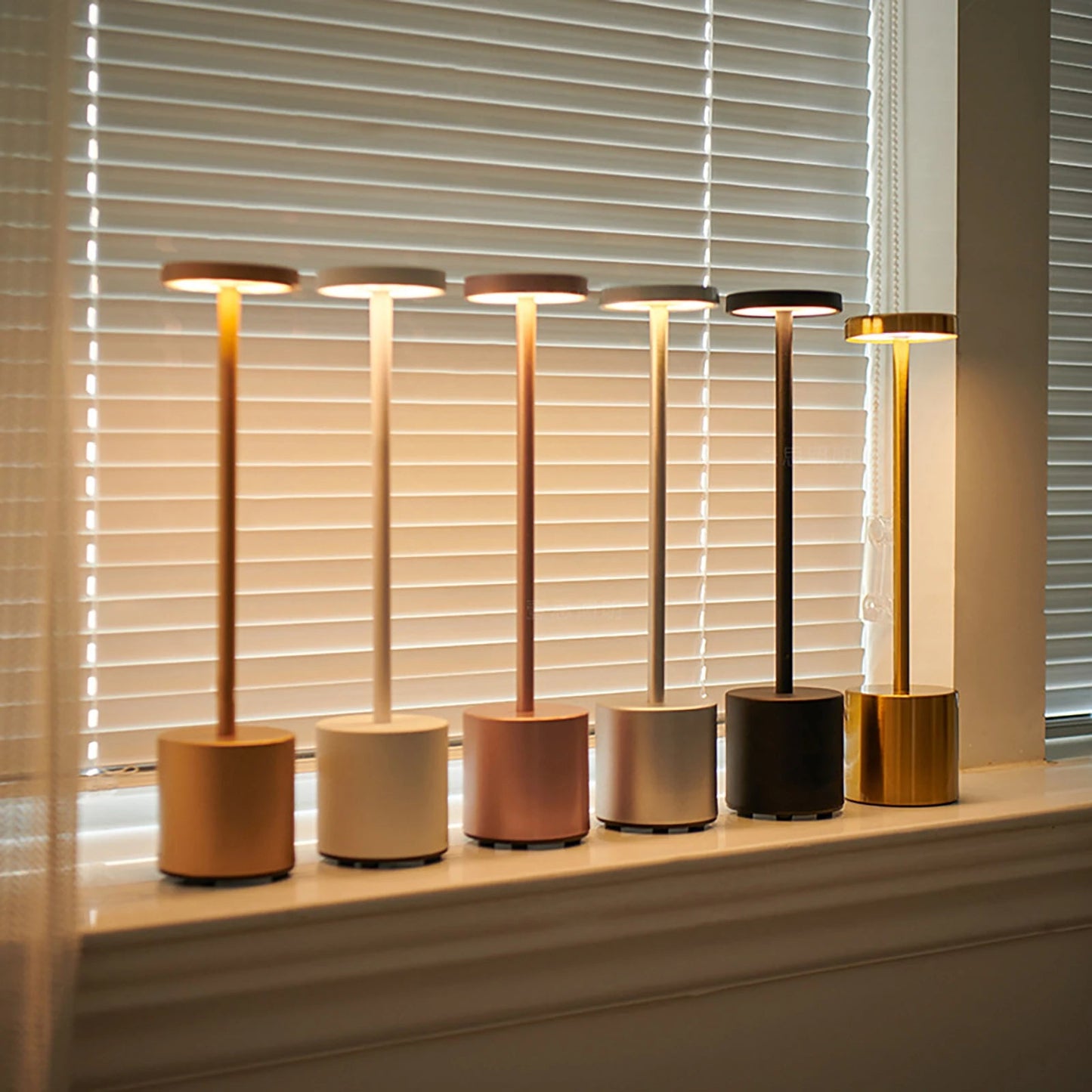 LED Bordslampa Touch Rechargeable – Praktisk och Modern Belysning 