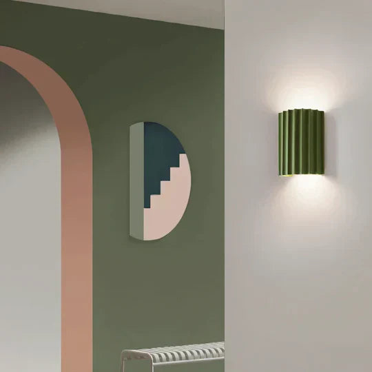Moderne Wandlampe aus Harz – Eleganz und Originalität 