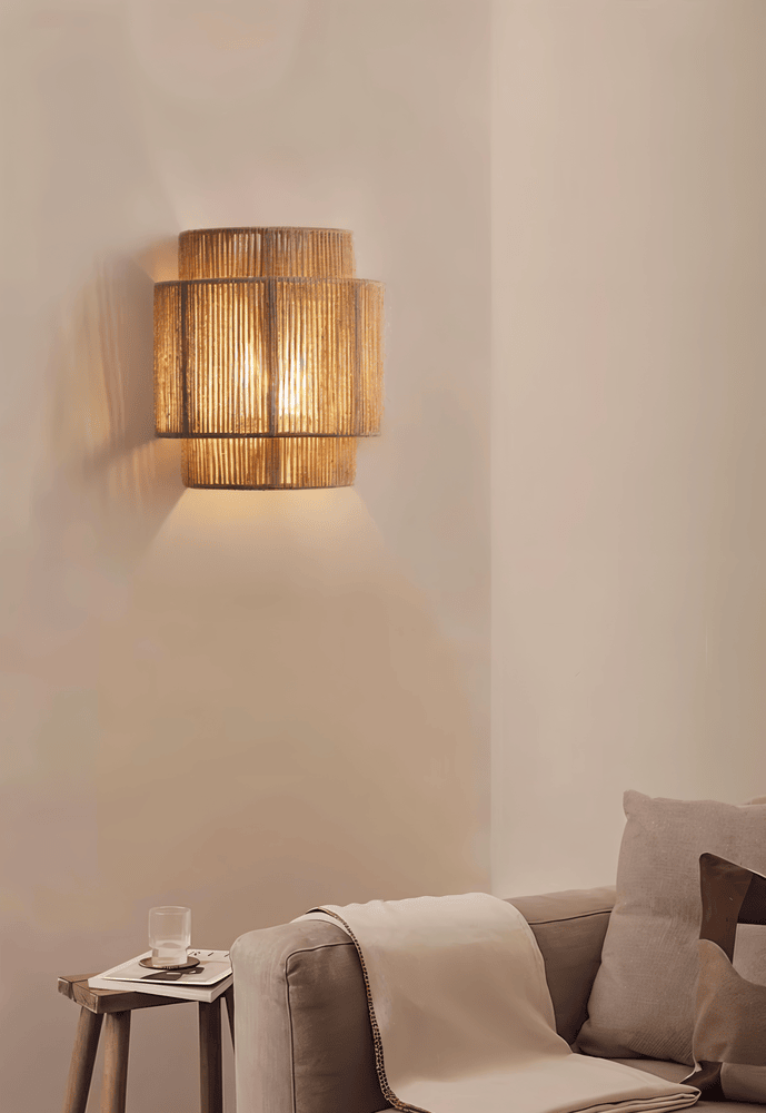 Ratanové nástěnné svítidlo se stínítkem z konopného provazu - přirozené světlo a autentický šarm