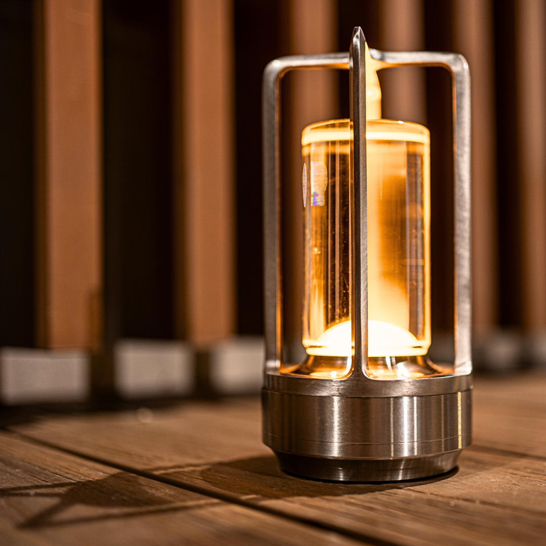 Dobíjacia stolná lampa – Tlmené svetlo a nadčasový štýl 