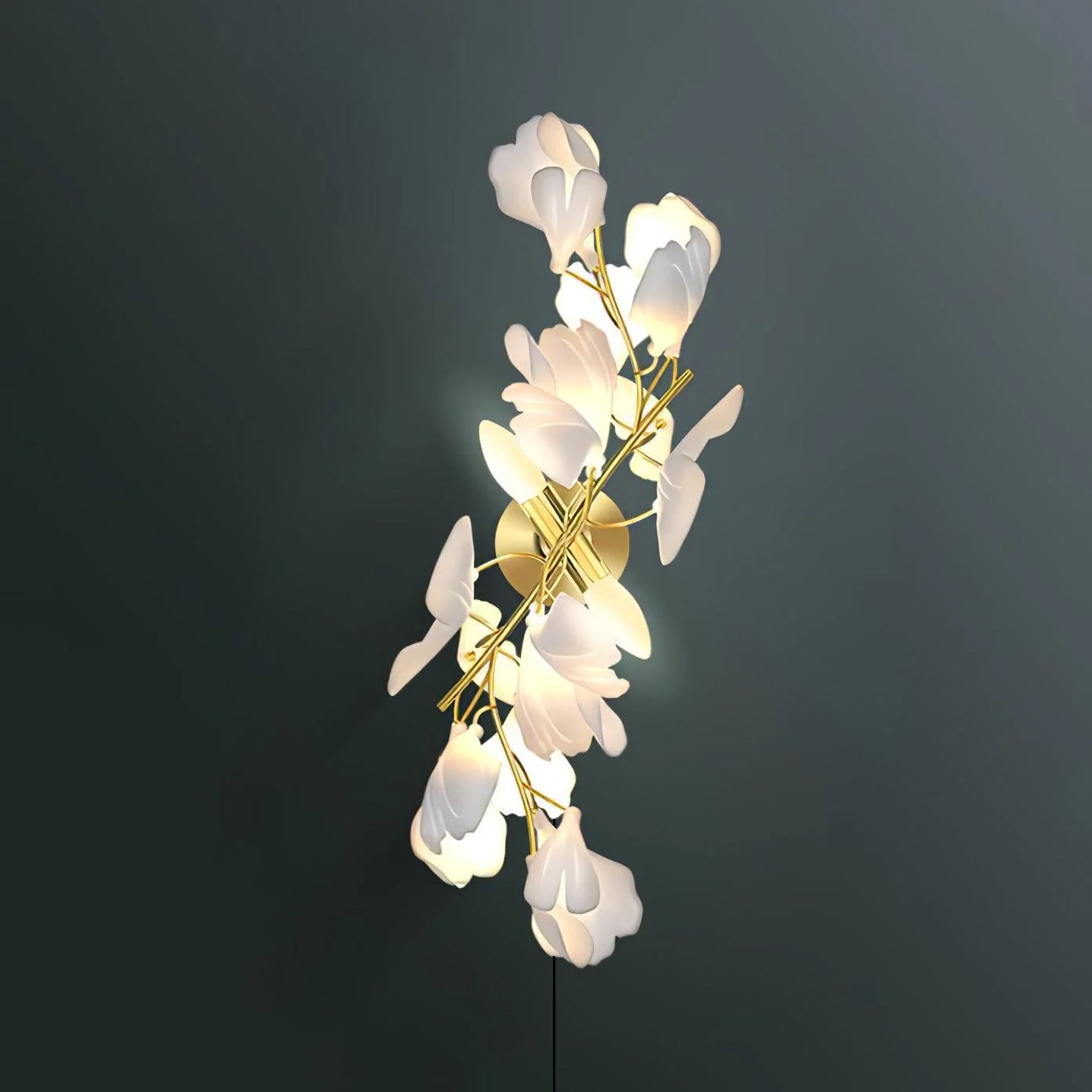 Florale Wandleuchte - Goldene Eleganz & sanftes Licht