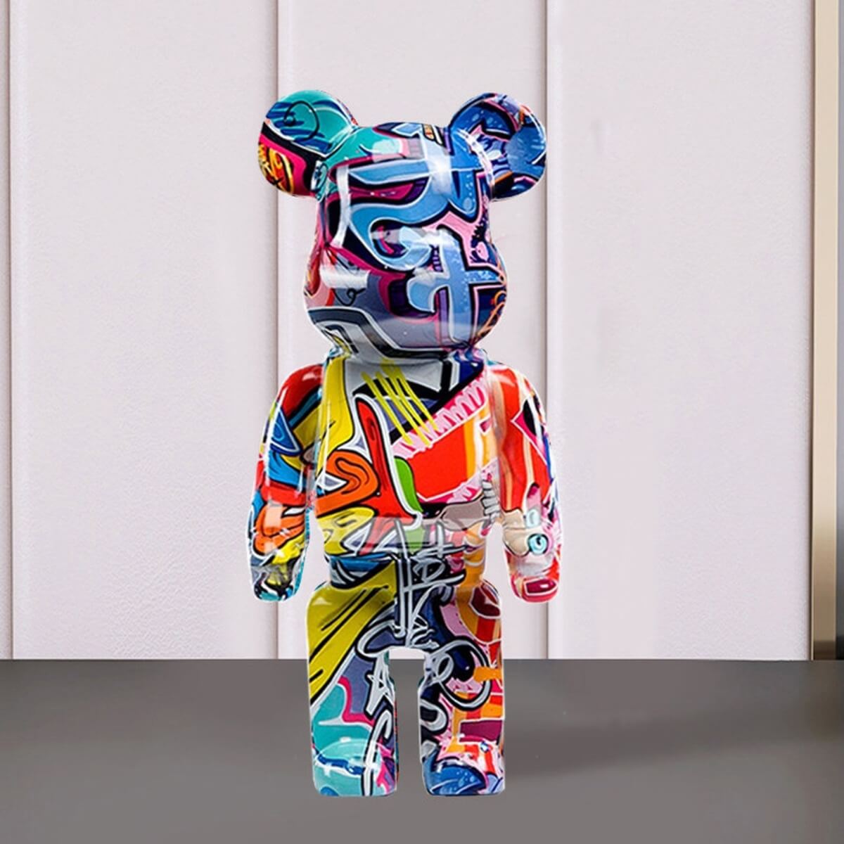 Dekorative Graffiti-Skulptur - Kräftige Farben & Urbaner Geist