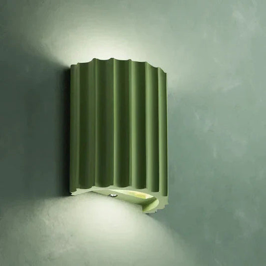 Moderne Vegglampe i Resin – Eleganse og Originalitet 