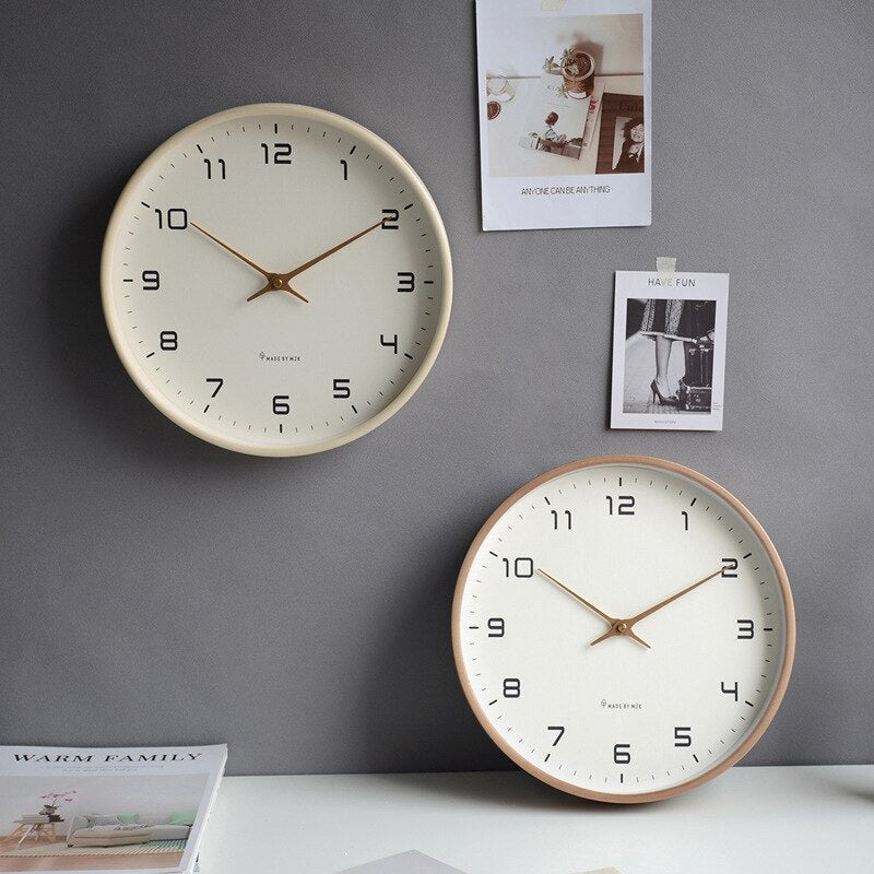 Moderne Wanduhr – Schlichte, vom nordischen Design inspirierte 