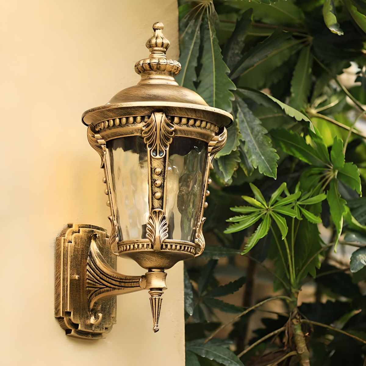 Vintage Vegglampe i Glass – Retro Stil og Utendørs Motstand 