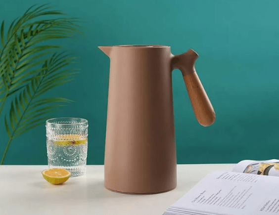 Hőszigetelt Kancsó Fogantyúval – Hosszú Távú Megtartás és Elegáns Design 