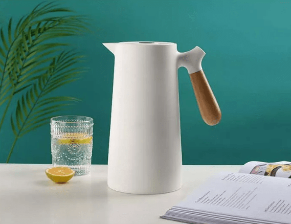 Hőszigetelt Kancsó Fogantyúval – Hosszú Távú Megtartás és Elegáns Design 