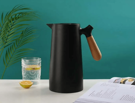 Hőszigetelt Kancsó Fogantyúval – Hosszú Távú Megtartás és Elegáns Design 