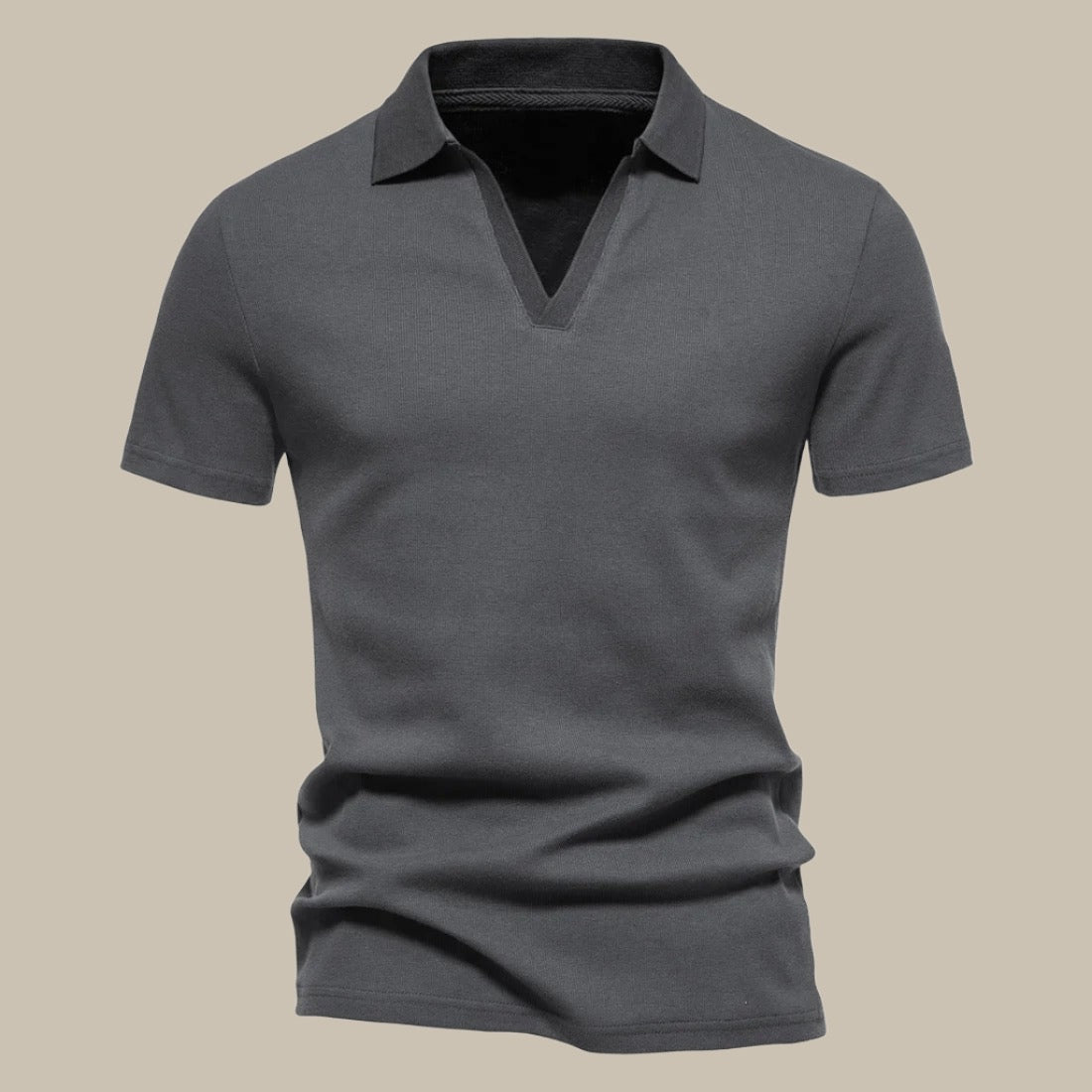 Justin | Polo Clásico – Cuello V y Look Polivalente 