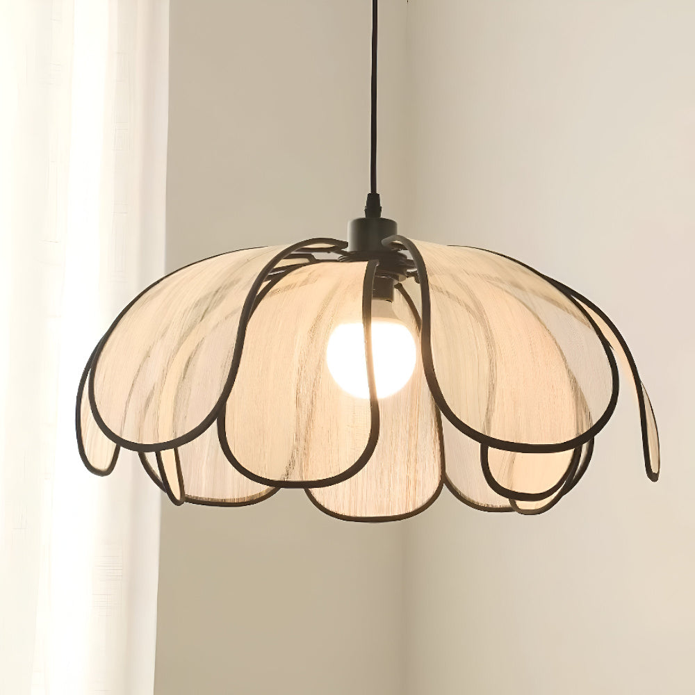 Elegantní závěsná lampa z přírodního proutí - přírodní dekorace a harmonické osvětlení