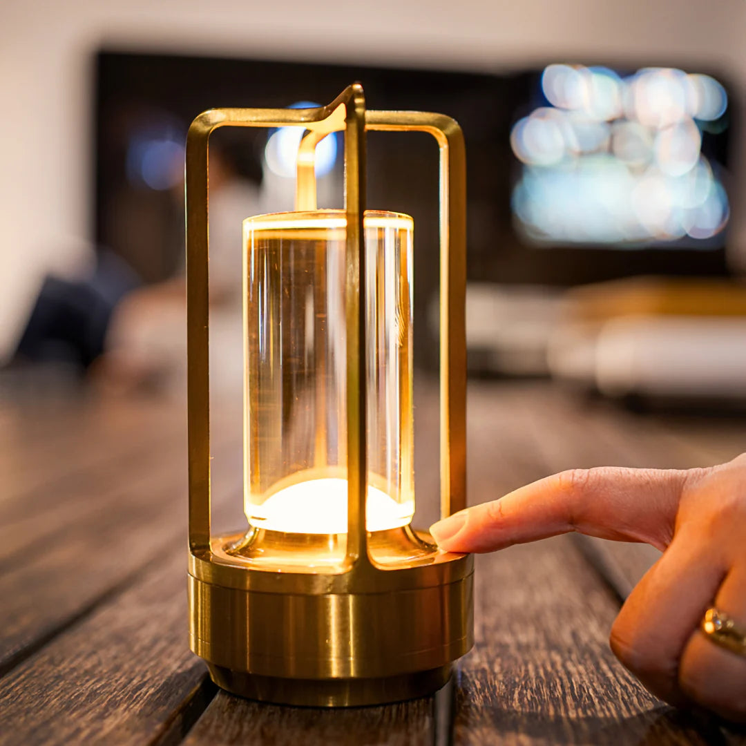 Dobíjacia stolná lampa – Tlmené svetlo a nadčasový štýl 