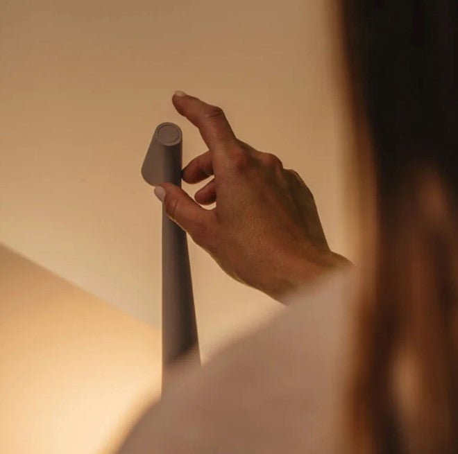 LED Bordlampe Uden Ledning – Minimalistisk Og Elegant Design 