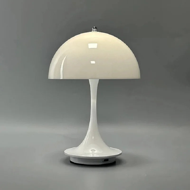 מנורת שולחן LED – נטענת עם תאורה בשלושה רמות 