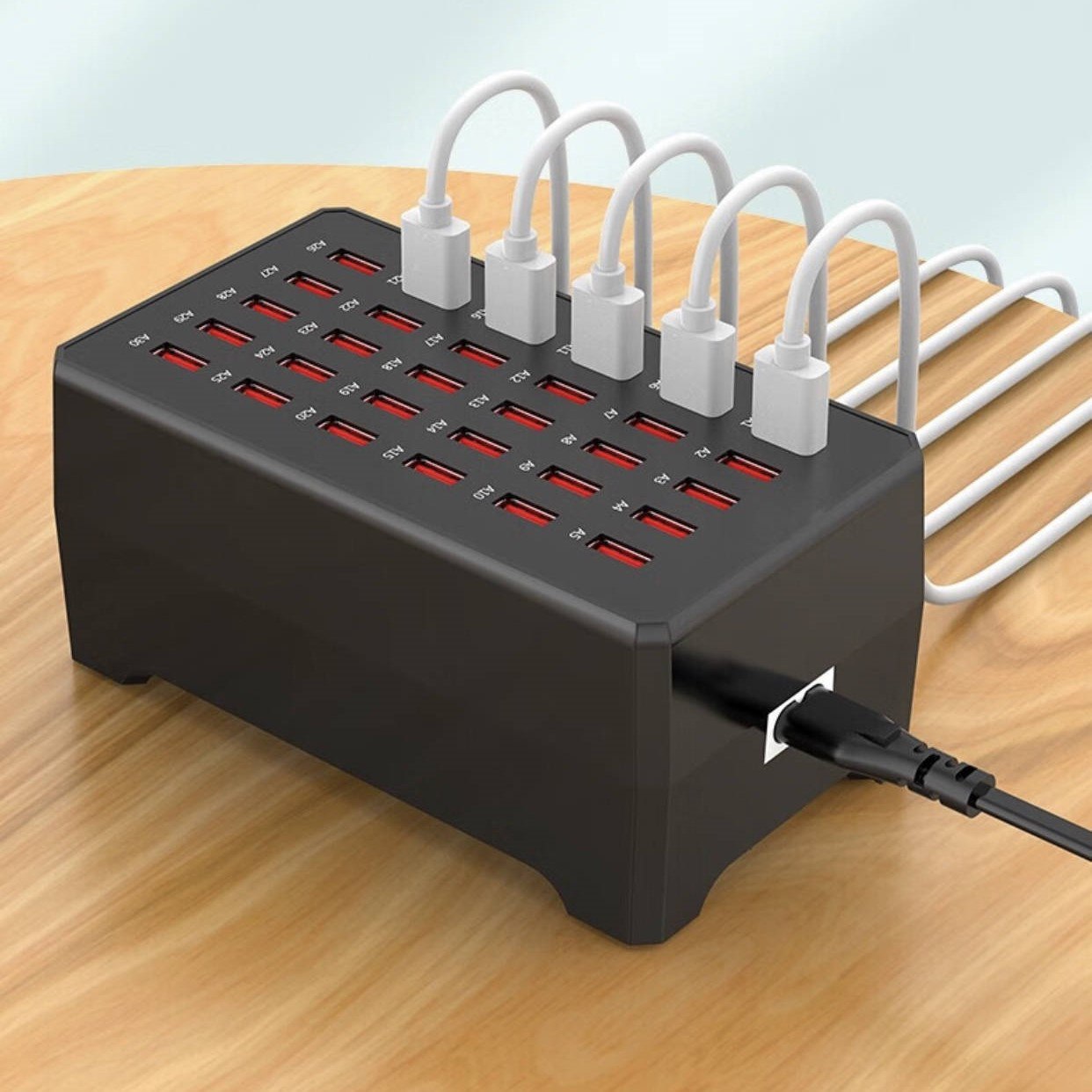 USB-latausasema – Kätevä ja nopea kaikille laitteillesi 