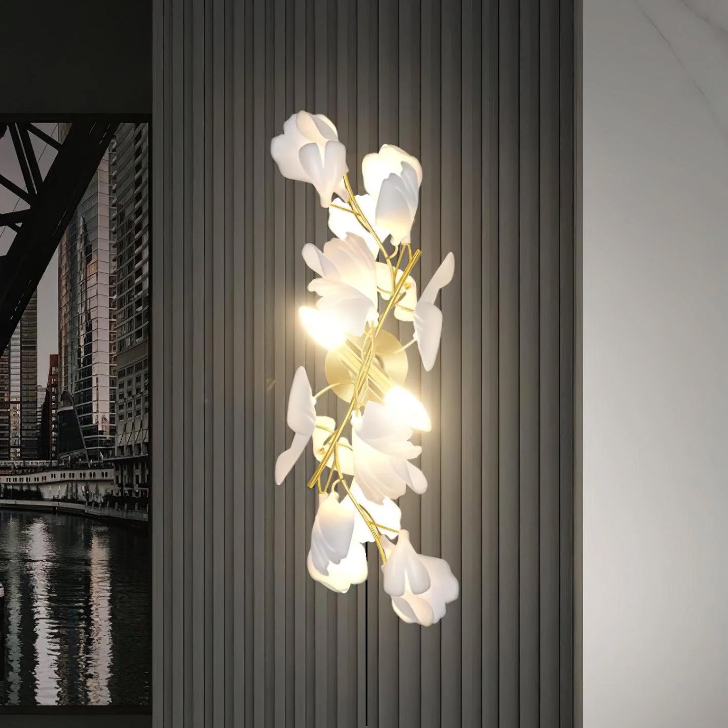 Florale Wandleuchte - Goldene Eleganz & sanftes Licht