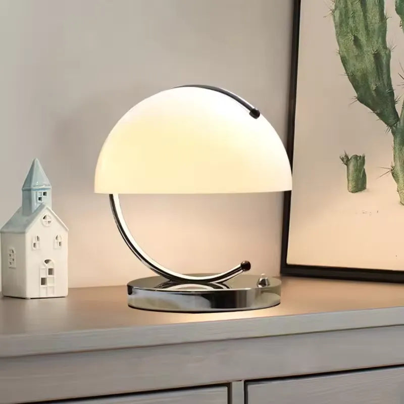 Skandinavisk Stil Bordlampe I Glas – Elegance Og Modernitet 