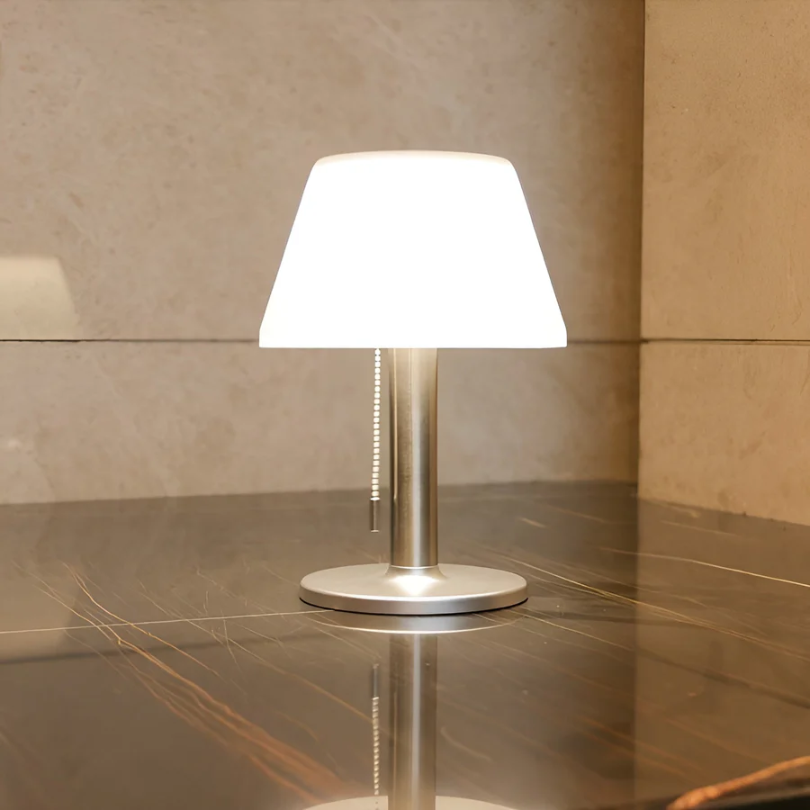 Elegantná Solárna Stolná Lampa – Štýl a Elegancia 